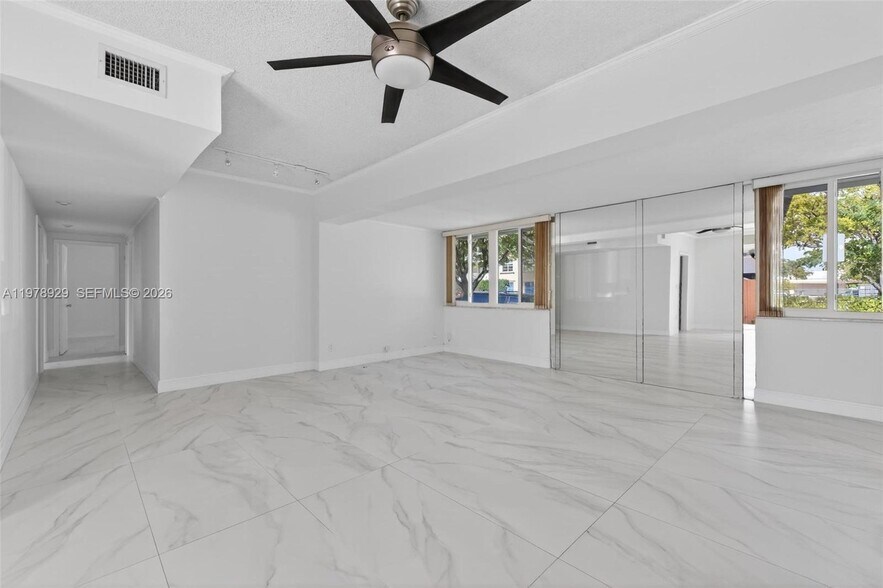 Building Photo - 1470 N Treasure Dr