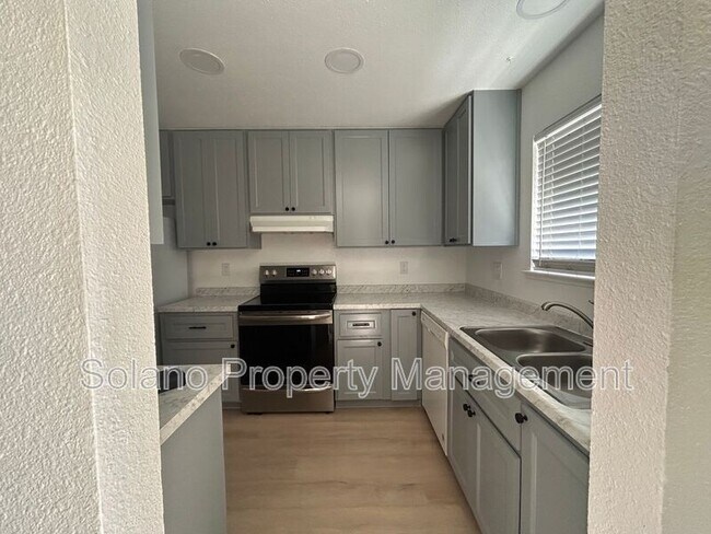 Building Photo - 1970 Grande Cir