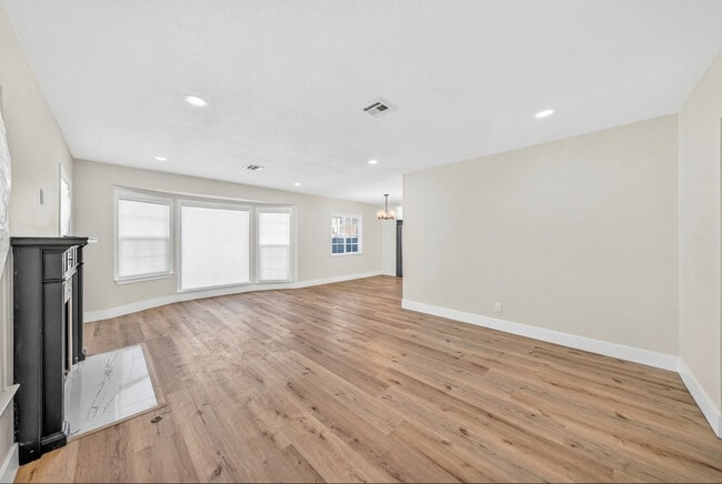 Building Photo - 1667 Valencia Ave