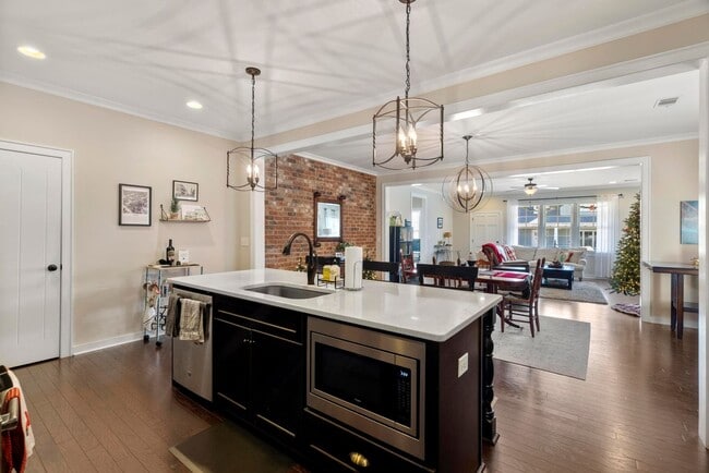 Building Photo - Beautiful 4Bed/3Bath Home M