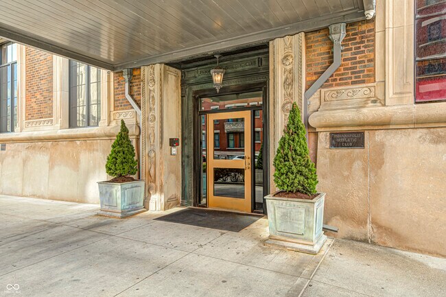 Building Photo - 350 N Meridian St