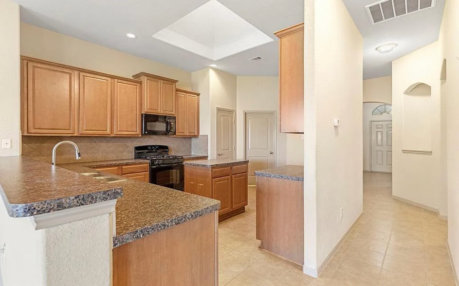 Kitchen - 22539 Stillwater Valley Ln