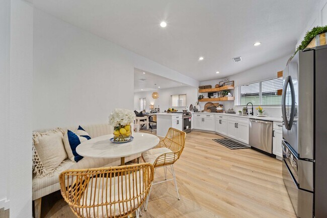 Building Photo - 11946 Aneta St