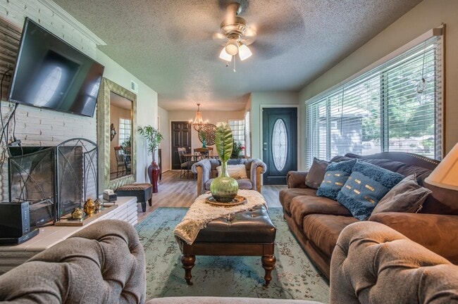 Building Photo - PRE-LEASING for AUGUST Move in - Recently Remodeled 4/2/1 near Texas Tech