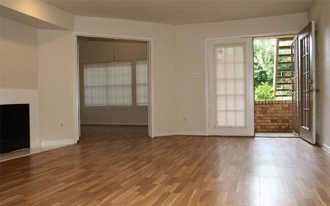 Building Photo - 2425 Holly Hall St