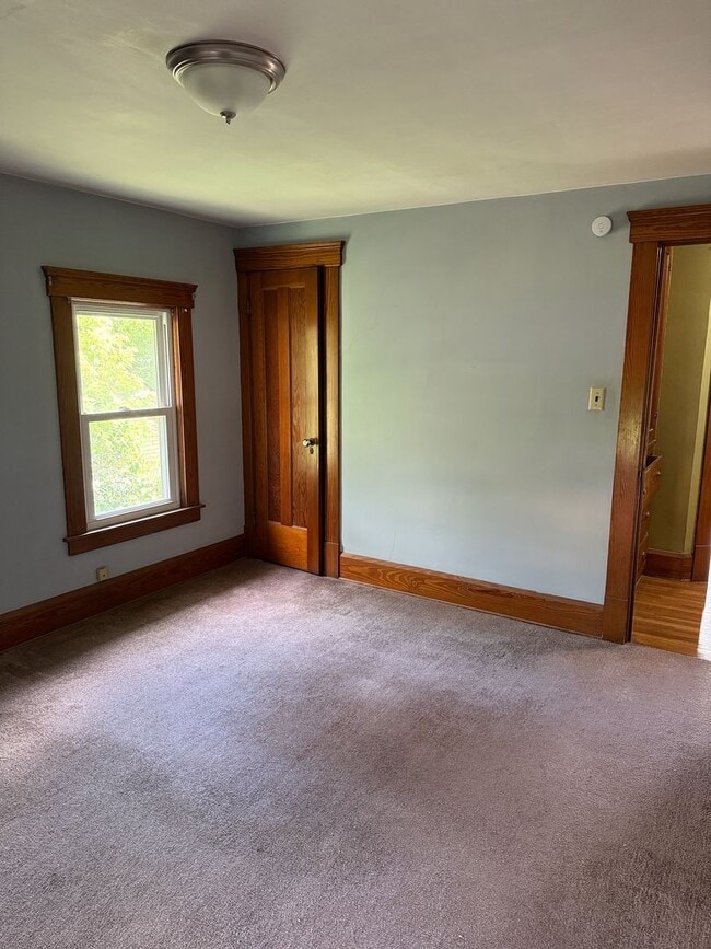 Building Photo - Pet-Friendly 3-Bedroom Elyria Home with $1,500 Total Monthly Price!