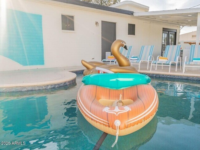 Building Photo - 3302 E Turquoise Ave