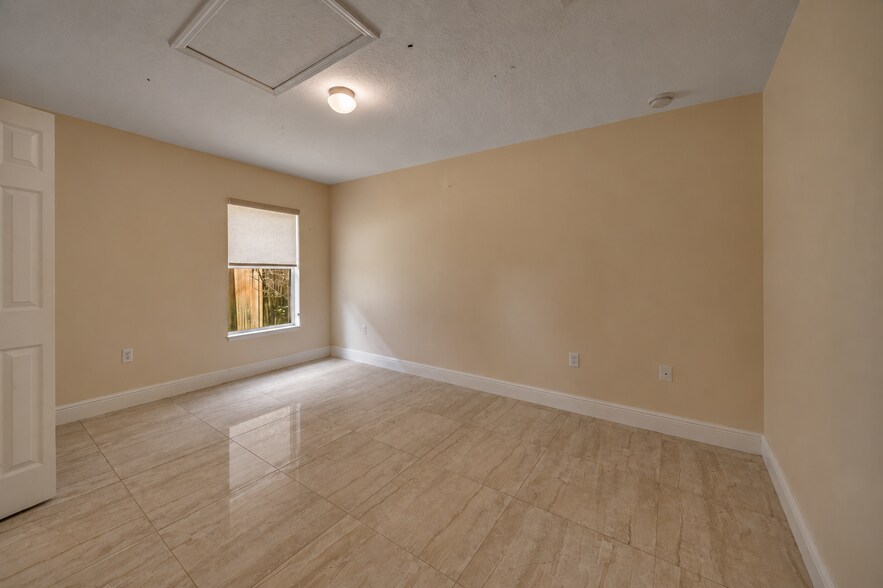 Building Photo - 537 Mason Dr