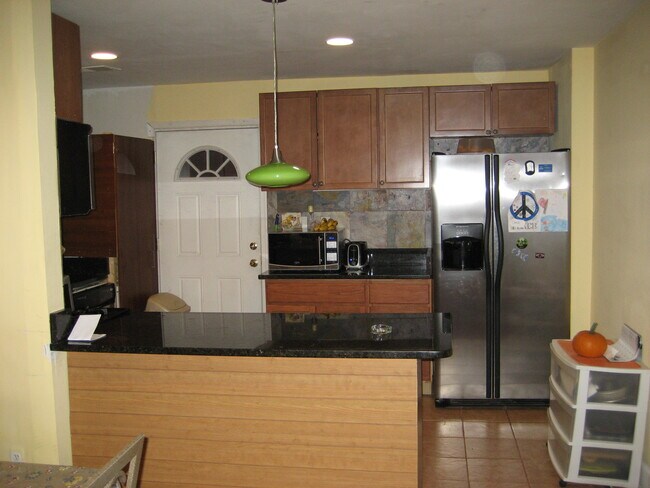 Building Photo - 1507 Gales St NE