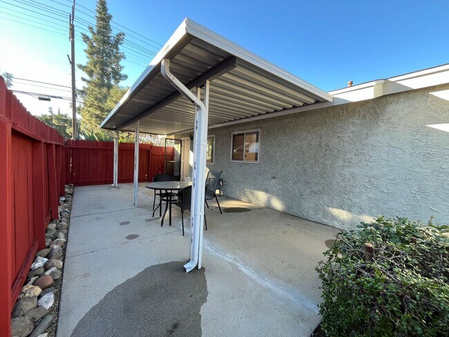 Building Photo - MOVE IN READY 3+2 home in Northridge w/RV access, appliances included + central HVAC!