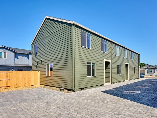 Building Photo - 150 28th Ave SE