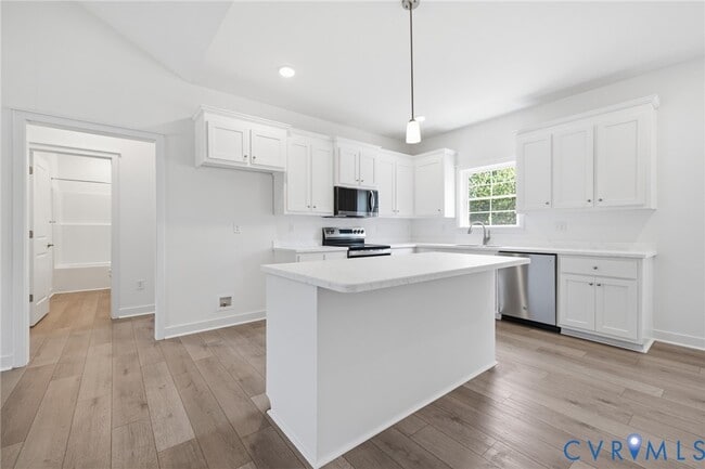 Building Photo - 21161 Baileys Ln