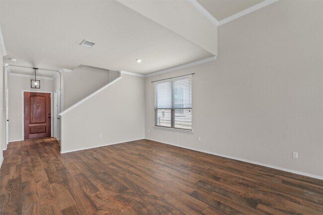 Building Photo - 220 Chickadee Ln