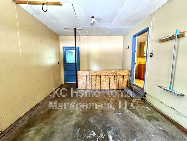 Building Photo - 5431 Outlook St