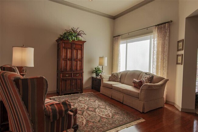 Building Photo - 2 Robin Trail