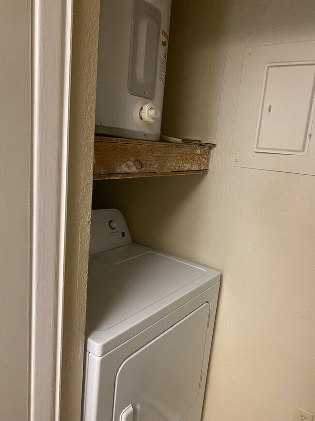 Building Photo - K242 - Croix #219