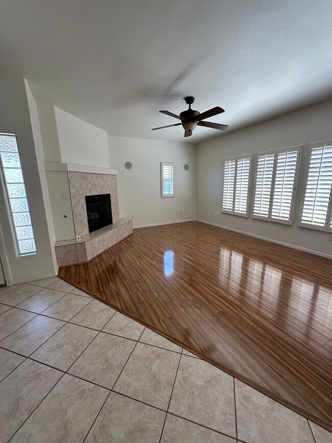 Building Photo - MUST SEE 2 BEDROOM CONDO IN SUMMERLIN!