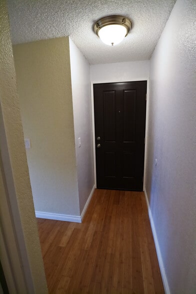 Building Photo - 725 9th Ave S