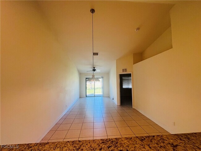 Building Photo - 3022 SE Santa Barbara Pl