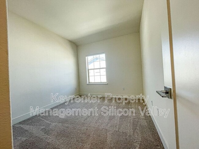 Building Photo - 37549 Willow St