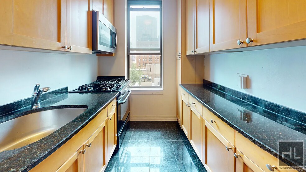Building Photo - EAST 92 STREET