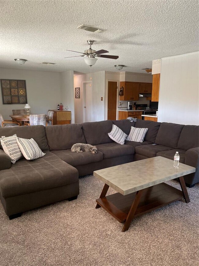 Building Photo - 1058 Lonesome