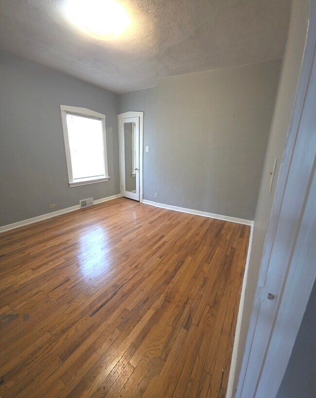 Building Photo - 1218 N 18th Ave