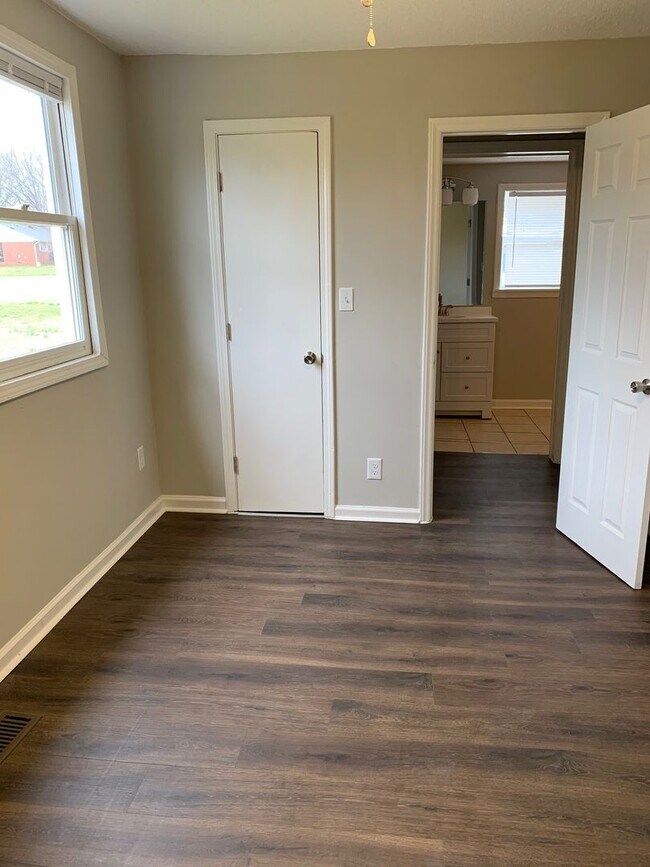 Building Photo - Two bedroom (with office or small 3rd bedr...