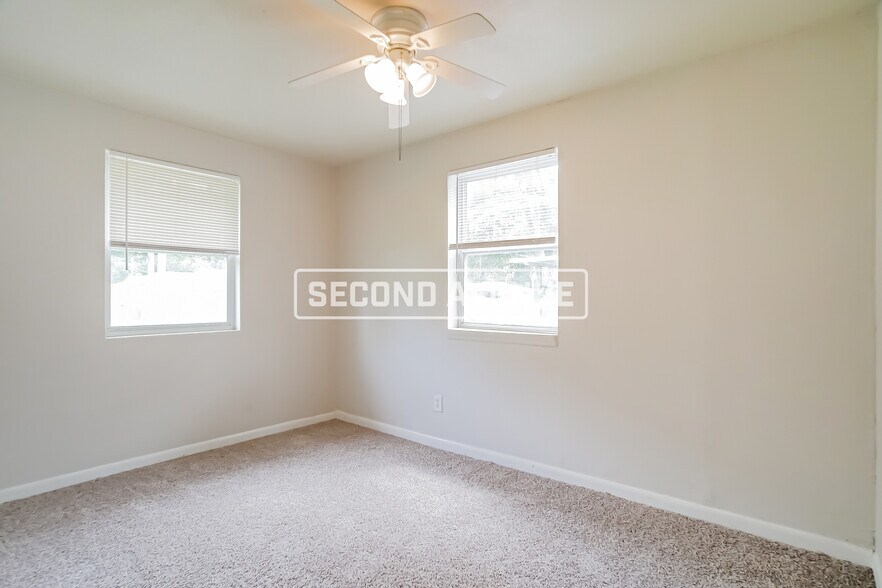 Building Photo - 835 Gates St