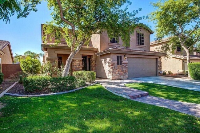 Building Photo - Stunning 4BR House in Phoenix with sparkling pool, resort style backyard and solar panles