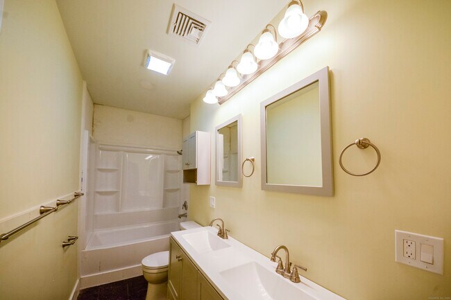 Building Photo - 92 High St