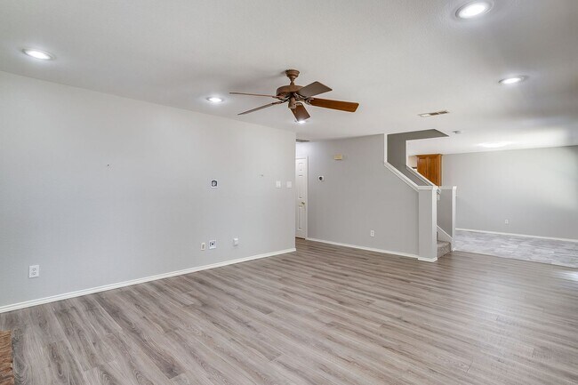 Building Photo - 2875 Grandview Dr