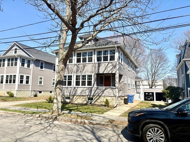 Building Photo - 6 Walnut St