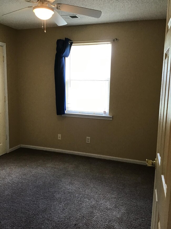 Building Photo - 13 Shayna Dr