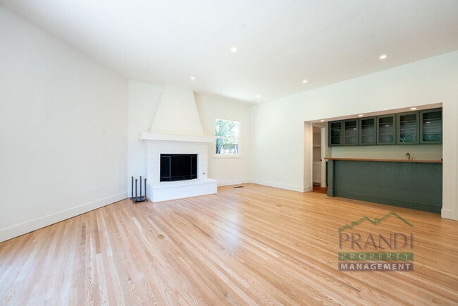 Building Photo - 121 Laurel Grove Ave