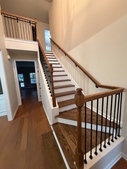 Building Photo - 1925 Gregory Run NE