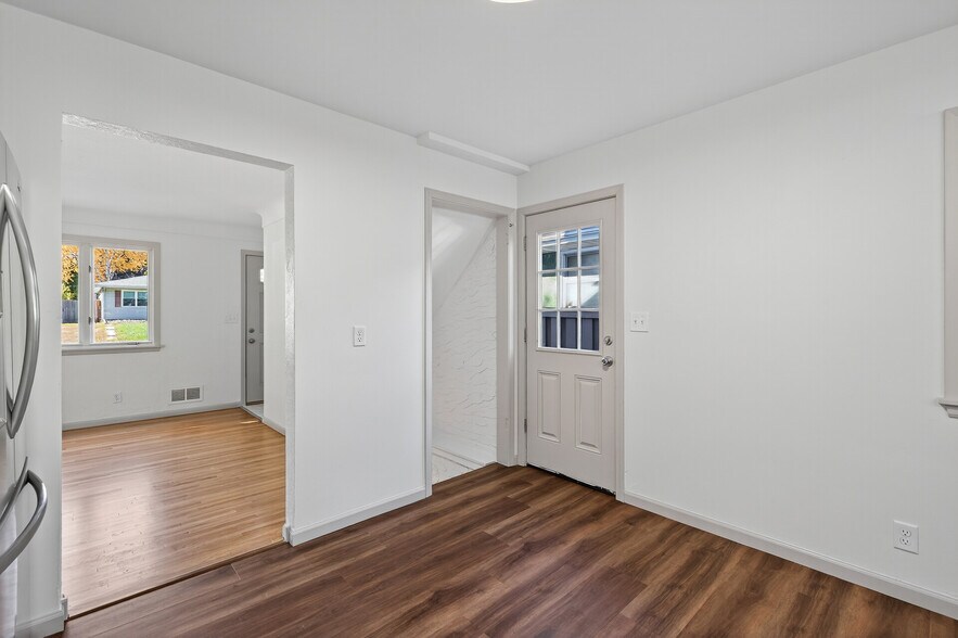 Building Photo - 1205 8th Ave S