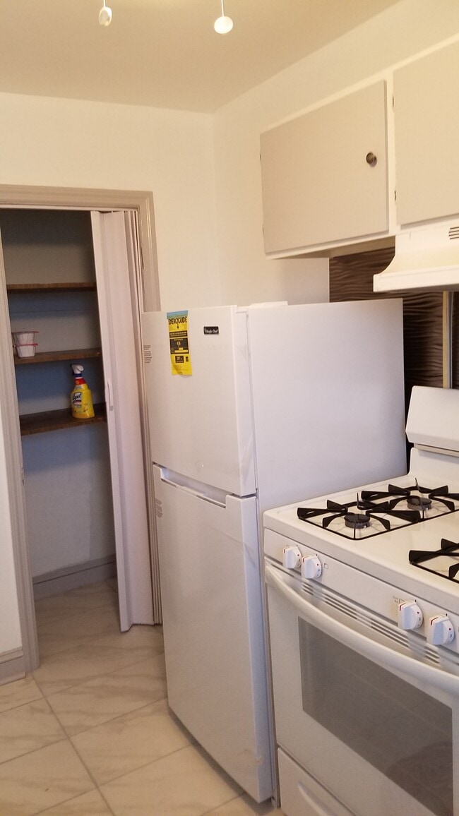 Building Photo - Benton Heights Townhomes Newly Renovated!