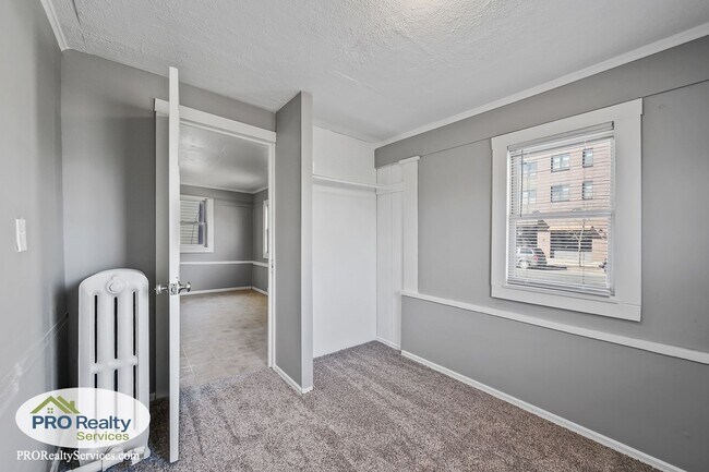 Building Photo - 3 Bedroom Home in South Minneapolis