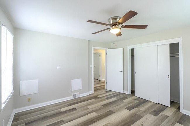 Building Photo - 4801 Oak Park Dr