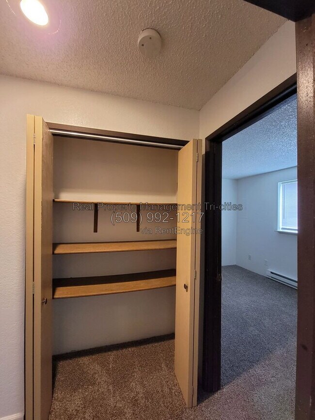 Building Photo - 1102 S Olympia Pl