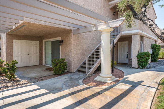 Building Photo - 505 S Farrell Dr