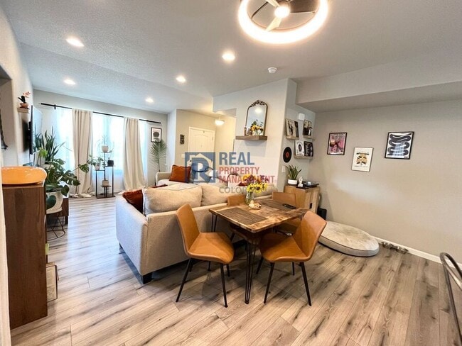 Building Photo - 942 Petra Heights