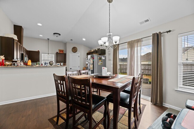 Building Photo - 211 Lynden Ln