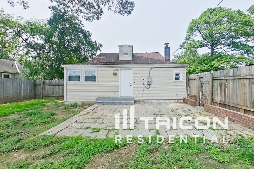 Building Photo - 3300 Maygreen Ave