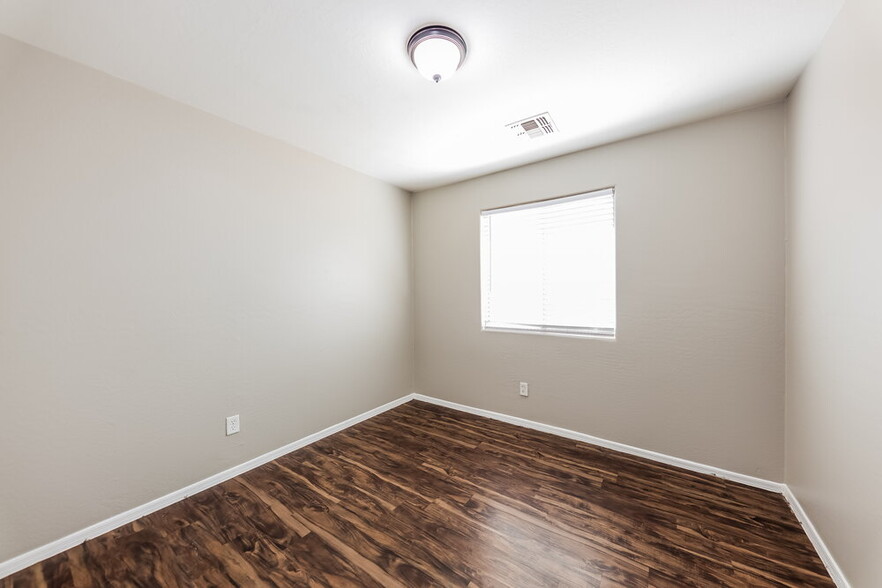 Building Photo - 2040 S 86th Ln