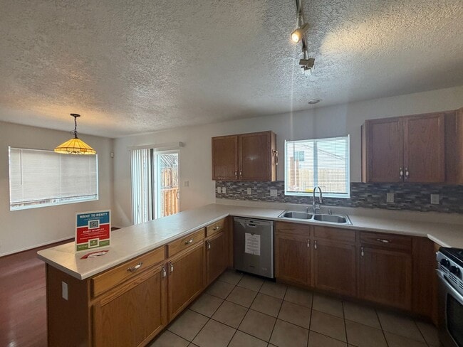 Building Photo - 3 Bedroom Home Near Unser Blvd NW & McMahon Blvd NW!