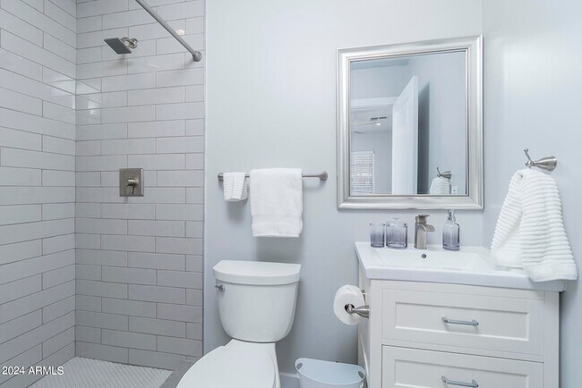 Building Photo - 7520 E McKnight Ave