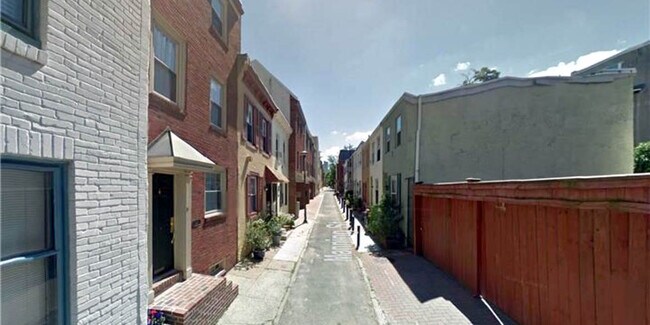 Building Photo - 2423 Manning St