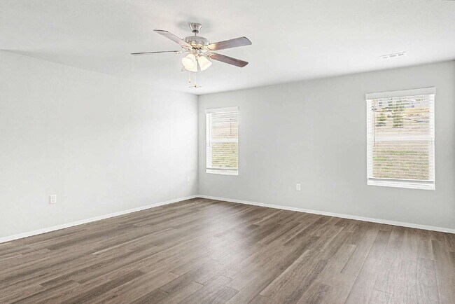 Building Photo - 4404 SW Sackett Ave